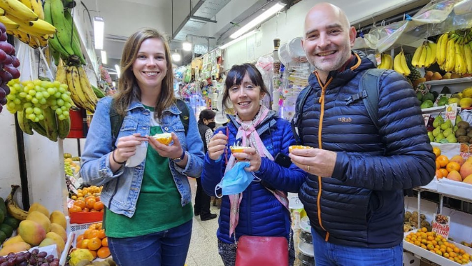 ¡Disfruta de sabores únicos con este tour de comida callejera en Lima, Perú!