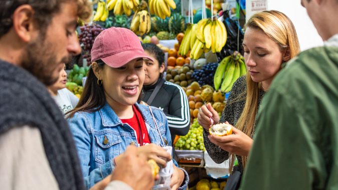 ¡Entre sabores y arquitectura, este tour callejero de comida en Perú es ideal para los amantes del buen comer!