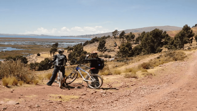 Tour Lake Titicaca in a fun and unique way, by bike! Transfers and guide included.