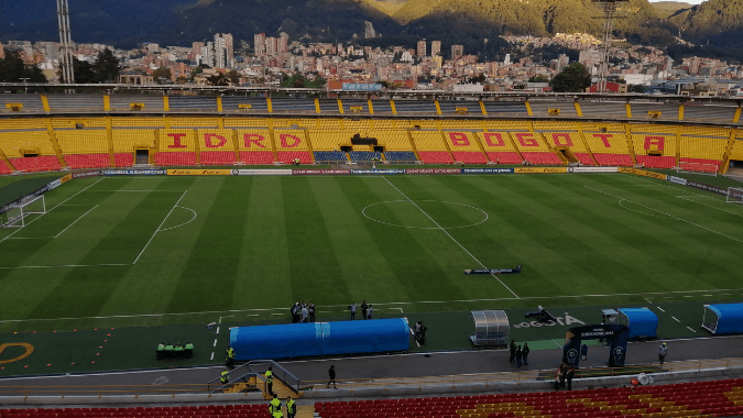 Desfrute de um dia de futebol em Bogotá com este passeio, incluindo guia e traslado!