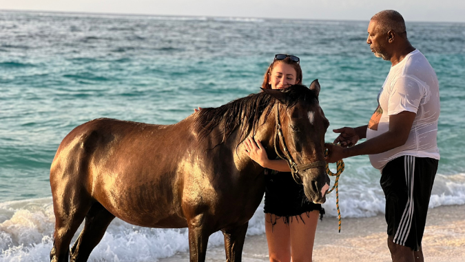 Desfrute de um nascer do sol inesquecível nas praias de Santa Andrés e acompanhe-o com uma cavalgada suave!