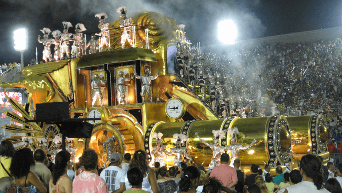 Aproveite o Carnaval do Rio de Janeiro no Brasil e vivencie o espetáculo mais importante da América do Sul!