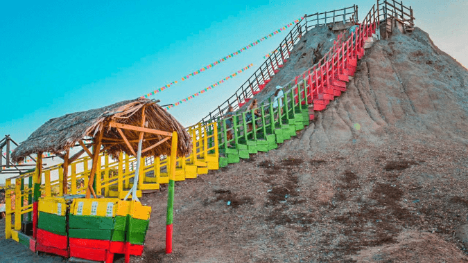 ¡El Volcán del Totumo es una maravilla natural que ofrece una experiencia única, rejuvenecedora e inolvidable!