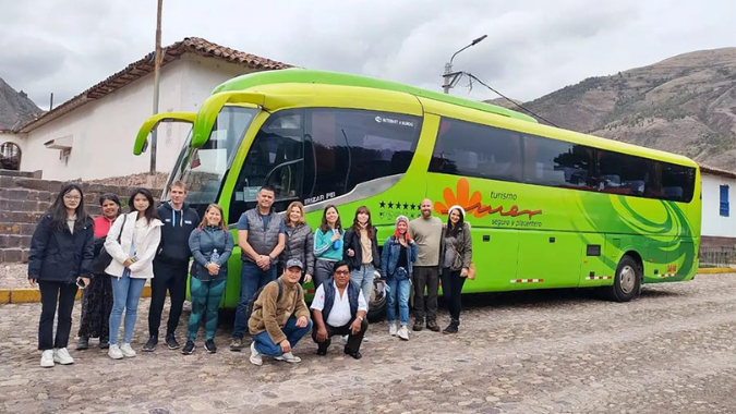 Conheça grandes atrações com este ônibus de turismo Cusco Puno e aprenda sobre as tradições incas!