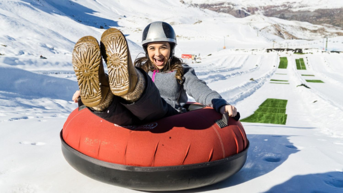 Desfrute de um dia de neve em um cenário espetacular no coração da Cordilheira dos Andes, com guia e traslado incluídos!