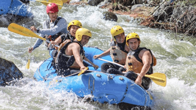 Découvrez les sensations du canoë-kayak avec notre excursion exclusive sur la rivière Chili, à seulement 20 minutes du centre historique d'Arequipa !