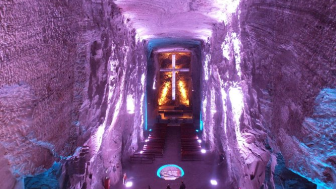 Conoce la Catedral de Zipaquirá con este tour y llévate un recuerdo de uno de los atractivos más famosos de Bogotá!