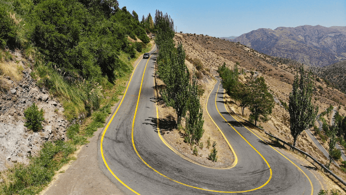 El camino para llegar al mirador de Farellones es todo un espectáculo por sus increíbles curvas