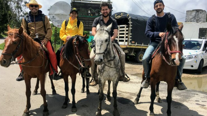 Conheça as colinas de Guadalupe e Monserrate a cavalo com esta excursão.